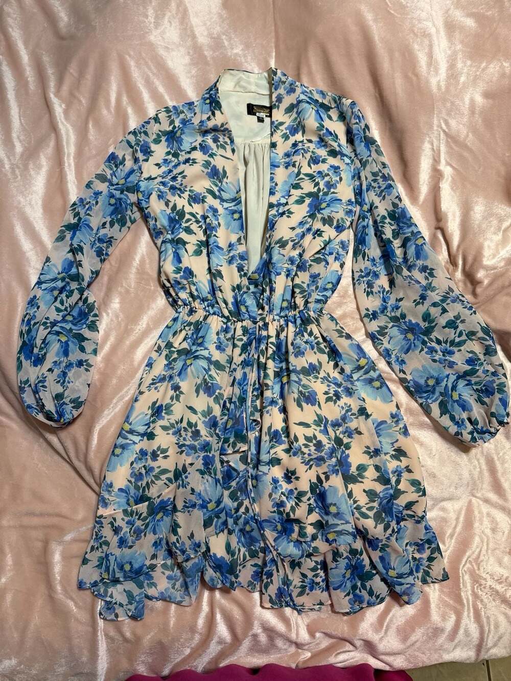 Alexia Admor Kathryn Blue Floral Long Sleeve Mini Dress